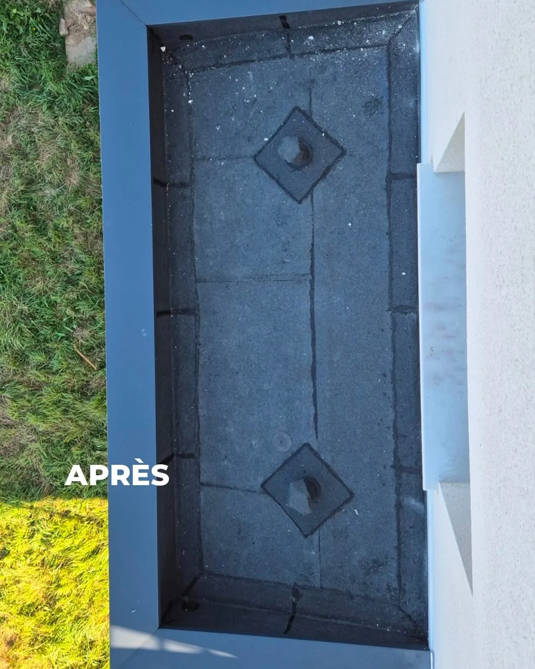 Étanchéité d'un acrotère avec platines d'évacuation, vue du dessus, après travaux, couvreur à Soliers